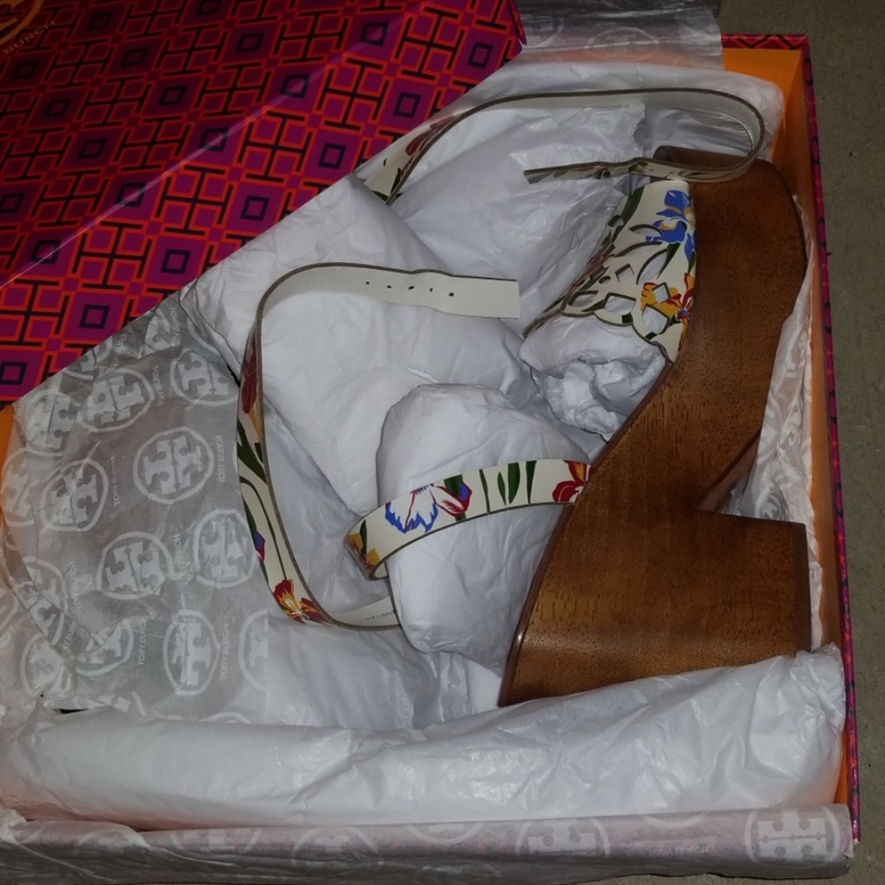 Tory Burch Sandal - Picture 6 of 8